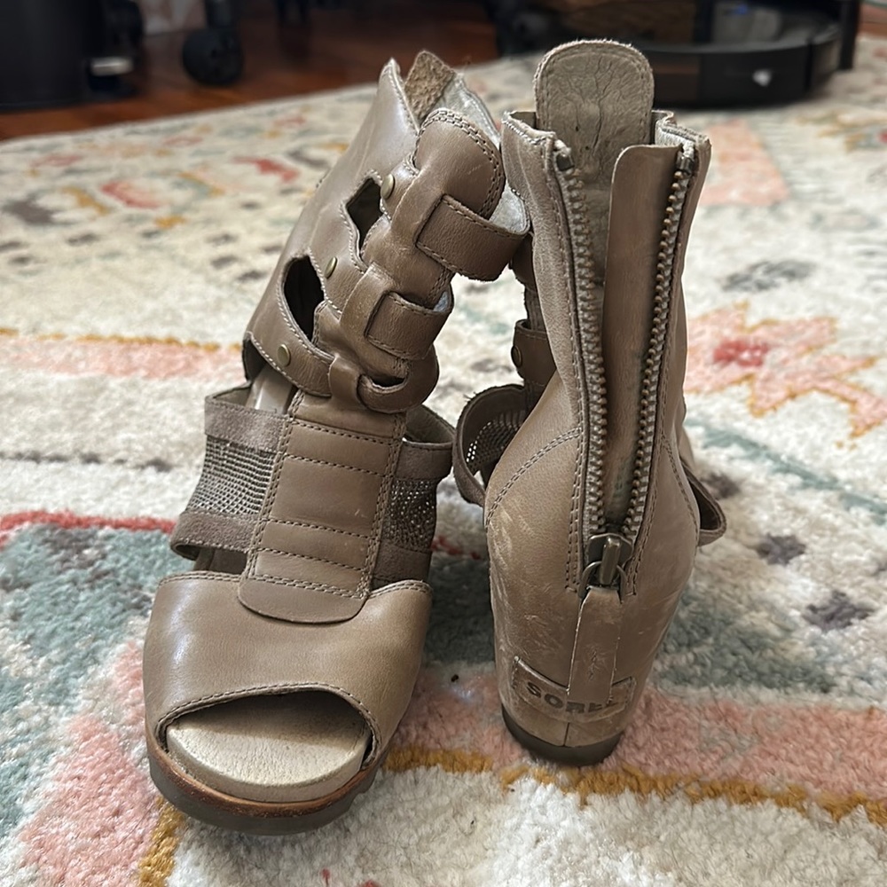 Sorel 7.5 wedge Sandles